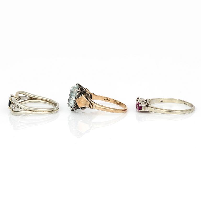 PARTI SMYCKEN, 3 st, 18K guld med olika färgade safirer, diamanter och cubic zircon. Total vikt ca 12,93 g.