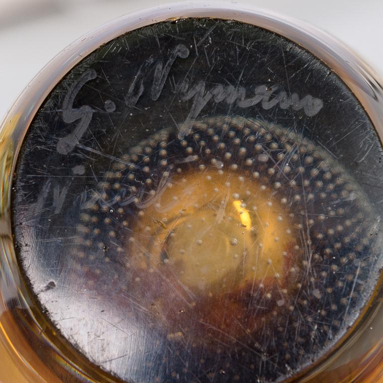 GUNNEL NYMAN, A glass vase signed G. Nyman Nuutajärvi Notsjö.