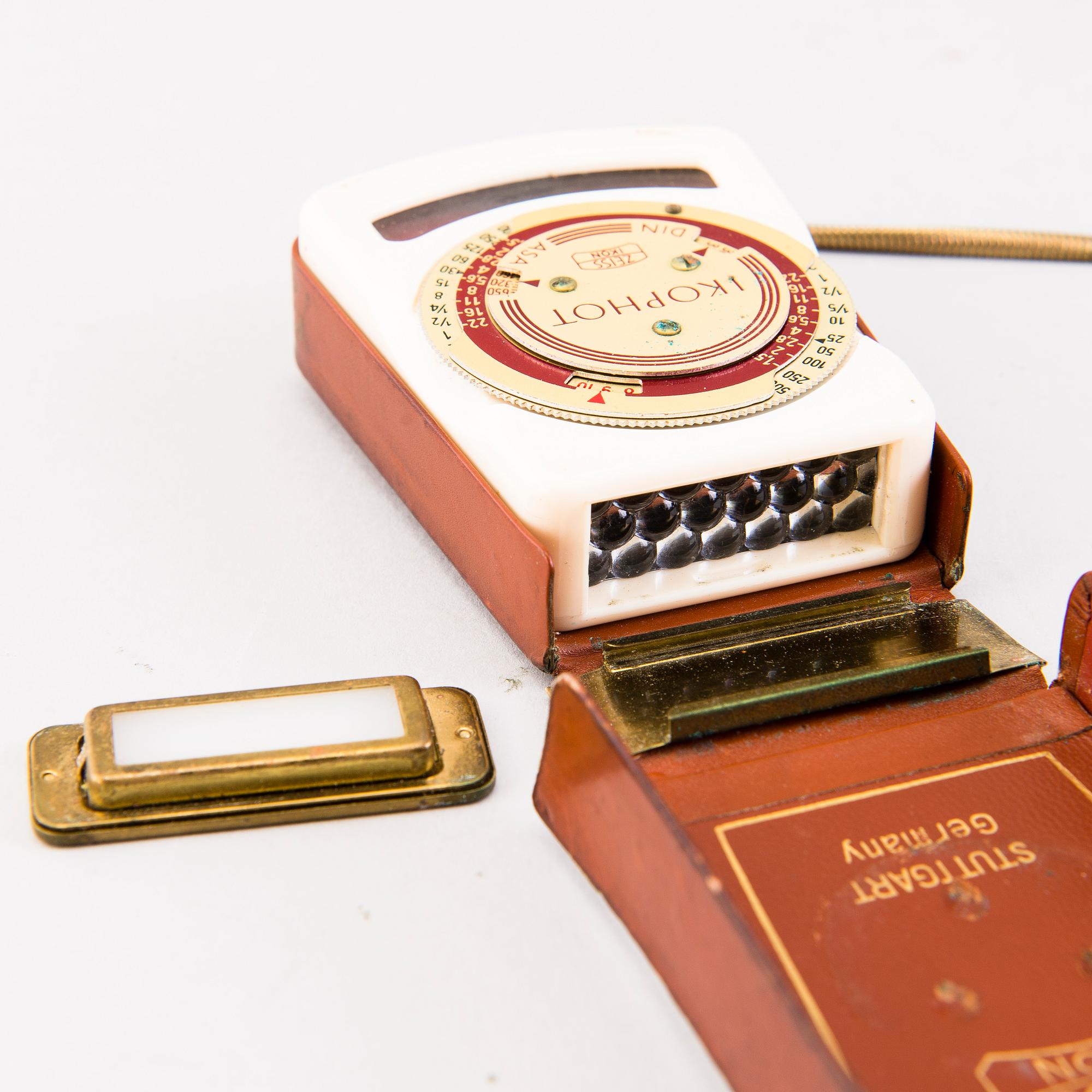 Set of five cameras, with accessories, 1920-50-tal.