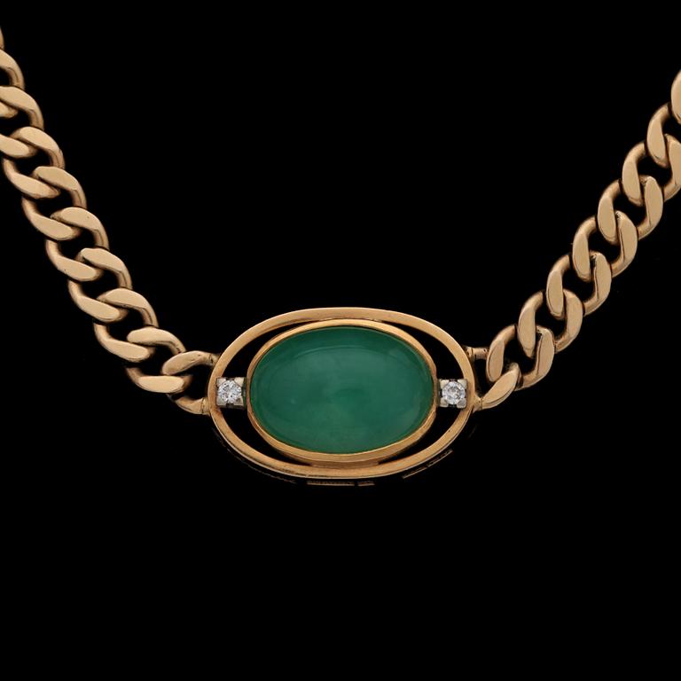 An gold necklace with jade pendant set with brilliant cut diamonds, tot. app. 0.25 ct.