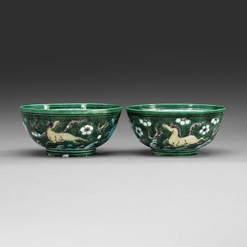 294. A pair of green glazed bowls, presumabably Republic, 20th Century.