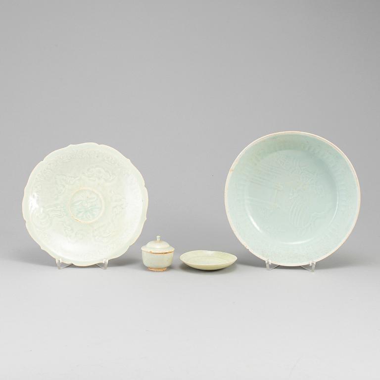 A group of South East Asian ceramics, presumably 20th Century.