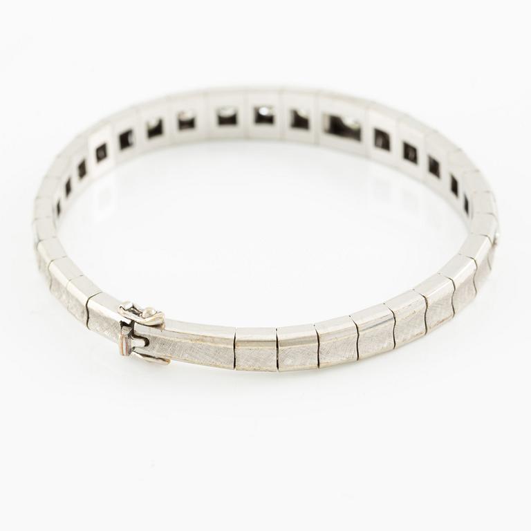 Armband 18K vitguld med runda briljantslipade diamanter.