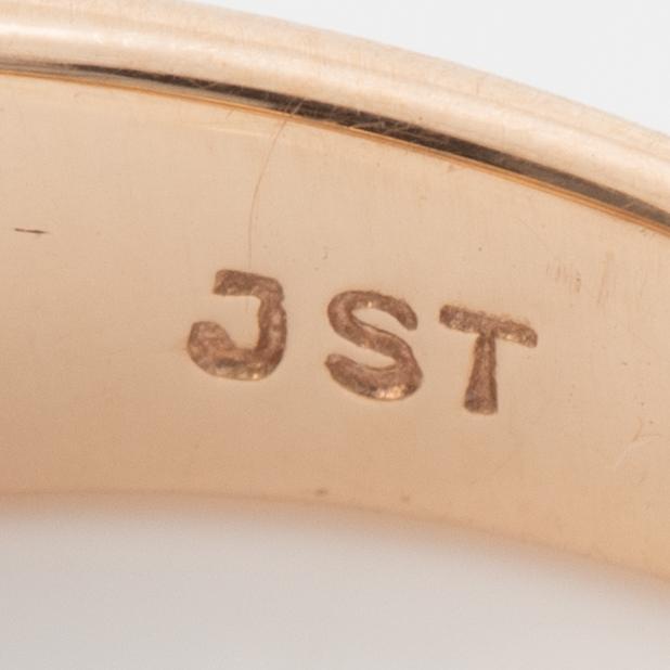 14K rose gold ring with round brilliant-cut diamonds.