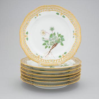 A set of 8 Royal Copenhagen 'Flora Danica' dessert dishes, Denmark, 20th Century.