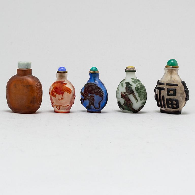 Five Chinese glass snuff bottles, 20th century.