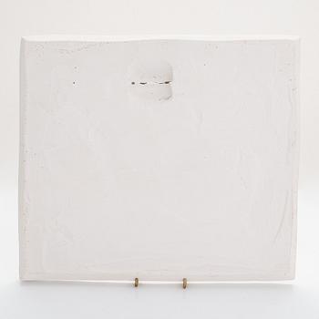 Nina Terno,  relief, gips, signerad och daterad 1973.