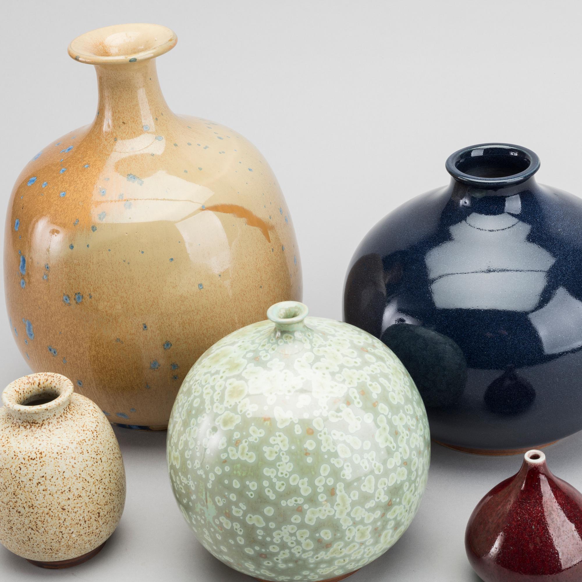 SVEN HOFVERBERG, 5 st, keramik VASER, märkta SH i godset. - Bukowskis