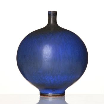 Berndt Friberg, a stoneware vase, Gustavsberg Studio 1975.