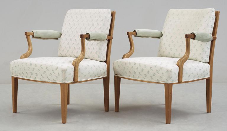 KARMSTOLAR, ett par, modell 969, Josef Frank, Firma Svenskt Tenn.
