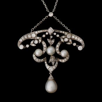 A NECKLACE, cultured pearls, brilliant cut diamonds, 18K white gold. England.