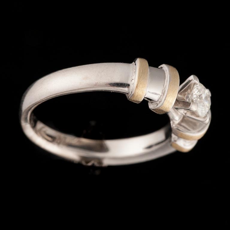 RING, 14K vitguld, diamant. Laatukoru 2000. Vikt ca 8,6 g.