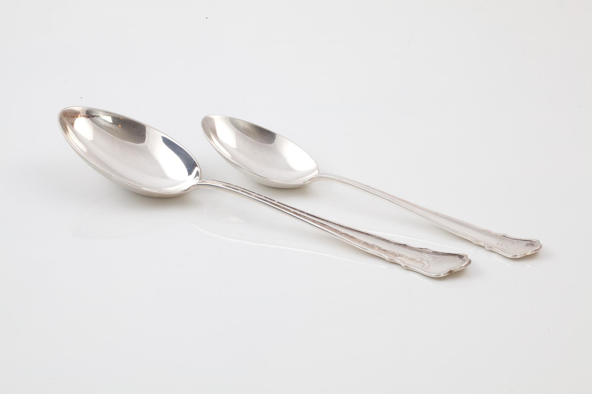 BESTICK, 120 delar silver samt 40 delar nysilver, bl a svenska importstämplar, 1900-tal. Tot silvervikt c:a 4700 g.