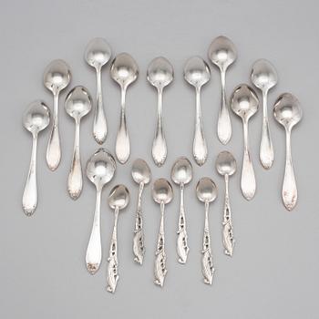 KAFFESKEDAR, 18 st, silver, bl a "Slottsbarock", 1900-tal. Vikt 241 g.