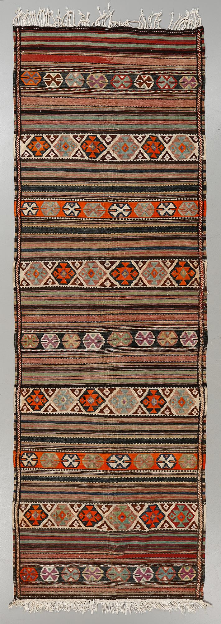 MATTA, Kelim, modern tillverkning, ca 327 x 112 cm.