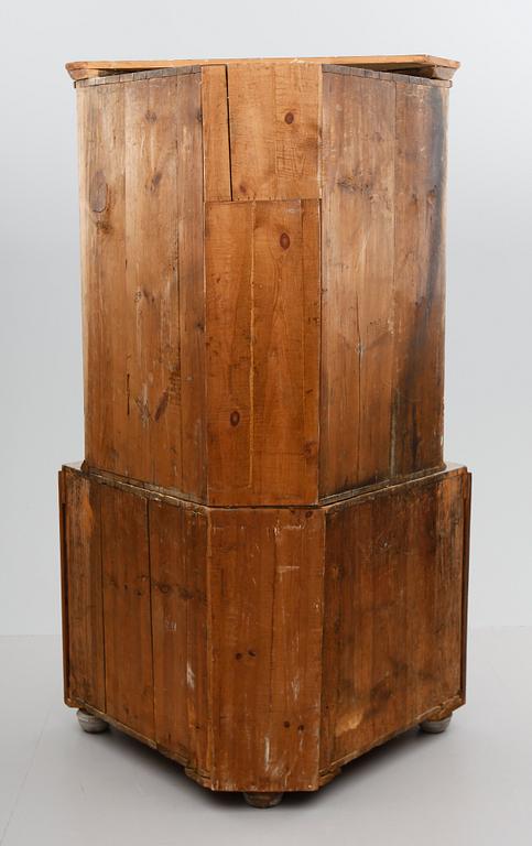 HÖRNSKÅP, 1700-/1800-tal.