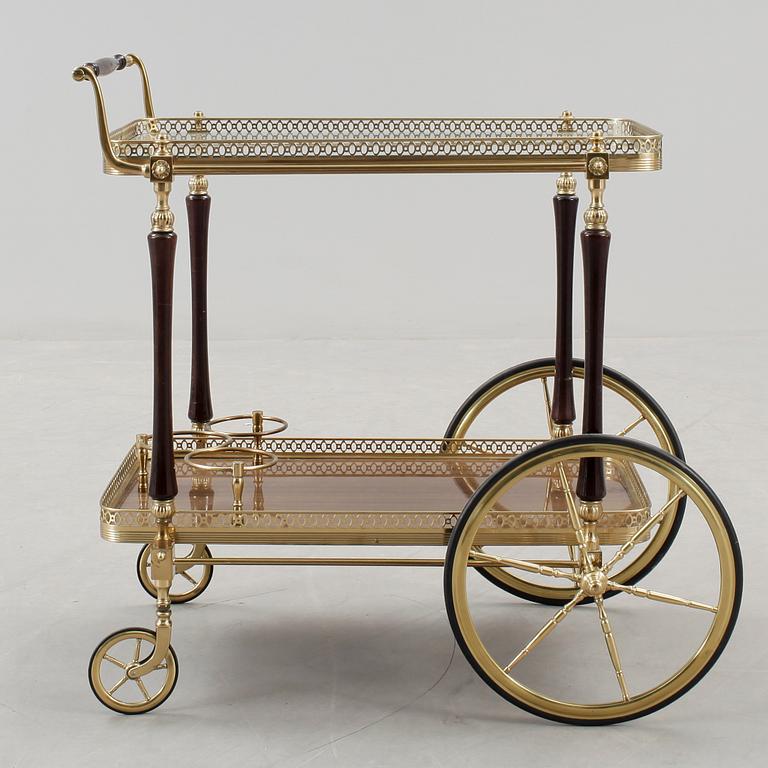 SERVERINGSVAGN, 1900-talets andra hälft.