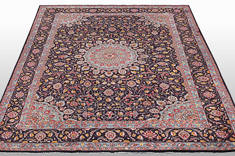 A carpet, Kashan, ca 354 x 242 cm.