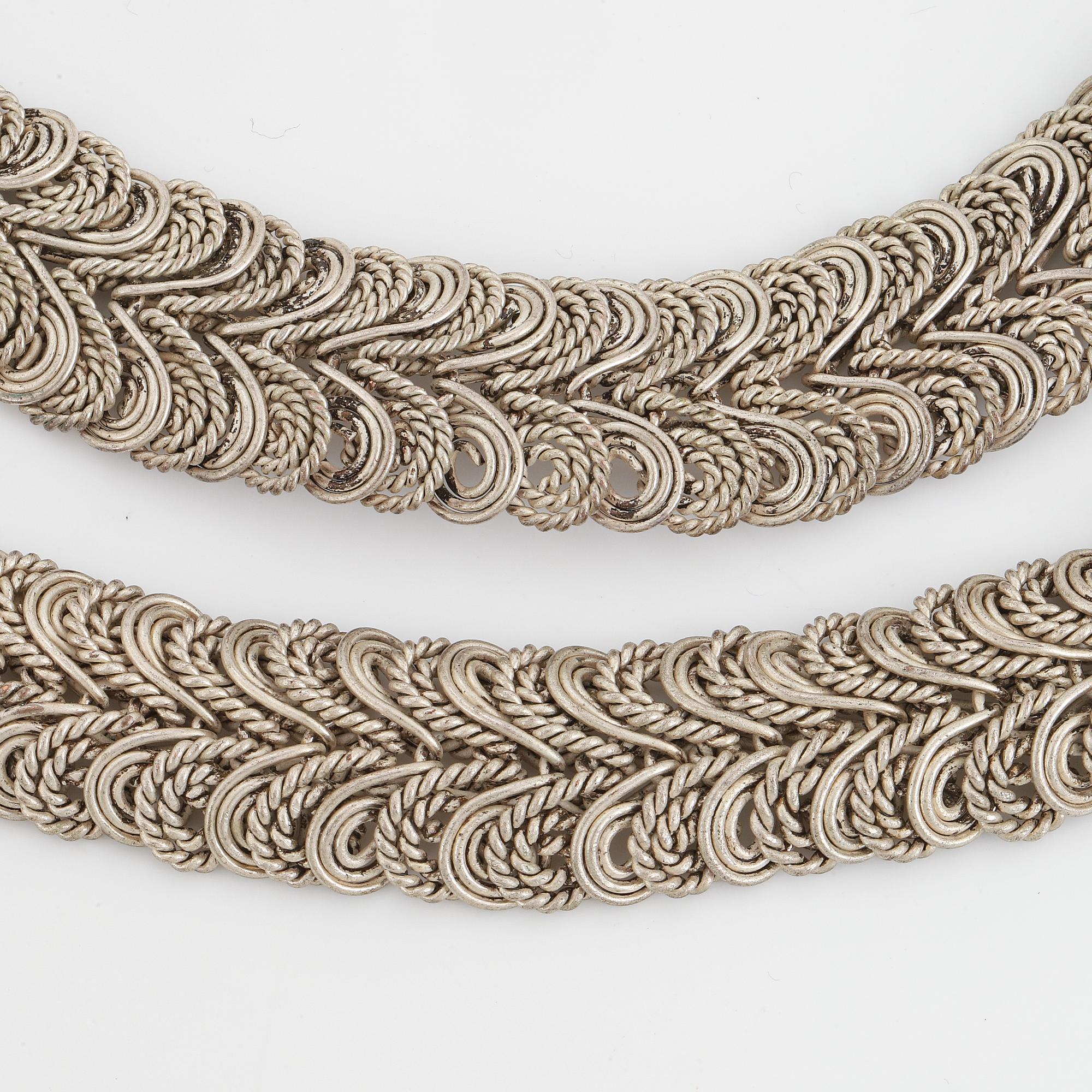 COLLIER, silver, två stycken.