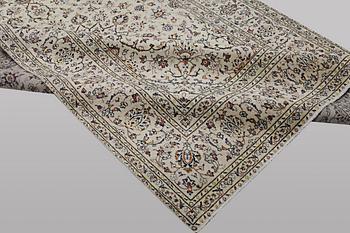 A carpet, Kashan, ca 328 x 205 cm.