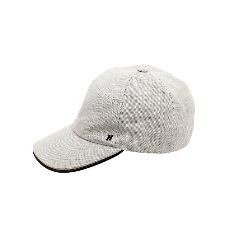 HERMÈS, a grey hat.
