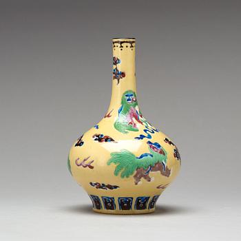 A yellow glazed vase with buddhist lions, Qing dynasty, 19th Century.