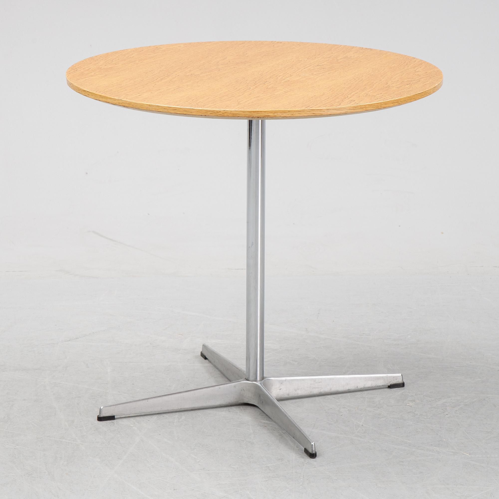 Arne Jacobsen, bord, "A622", Fritz Hansen, Danmark, 2008.