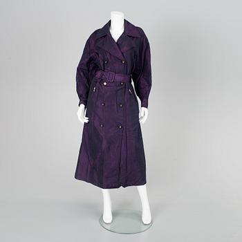 A Chanel trench coat, frensch size 36.