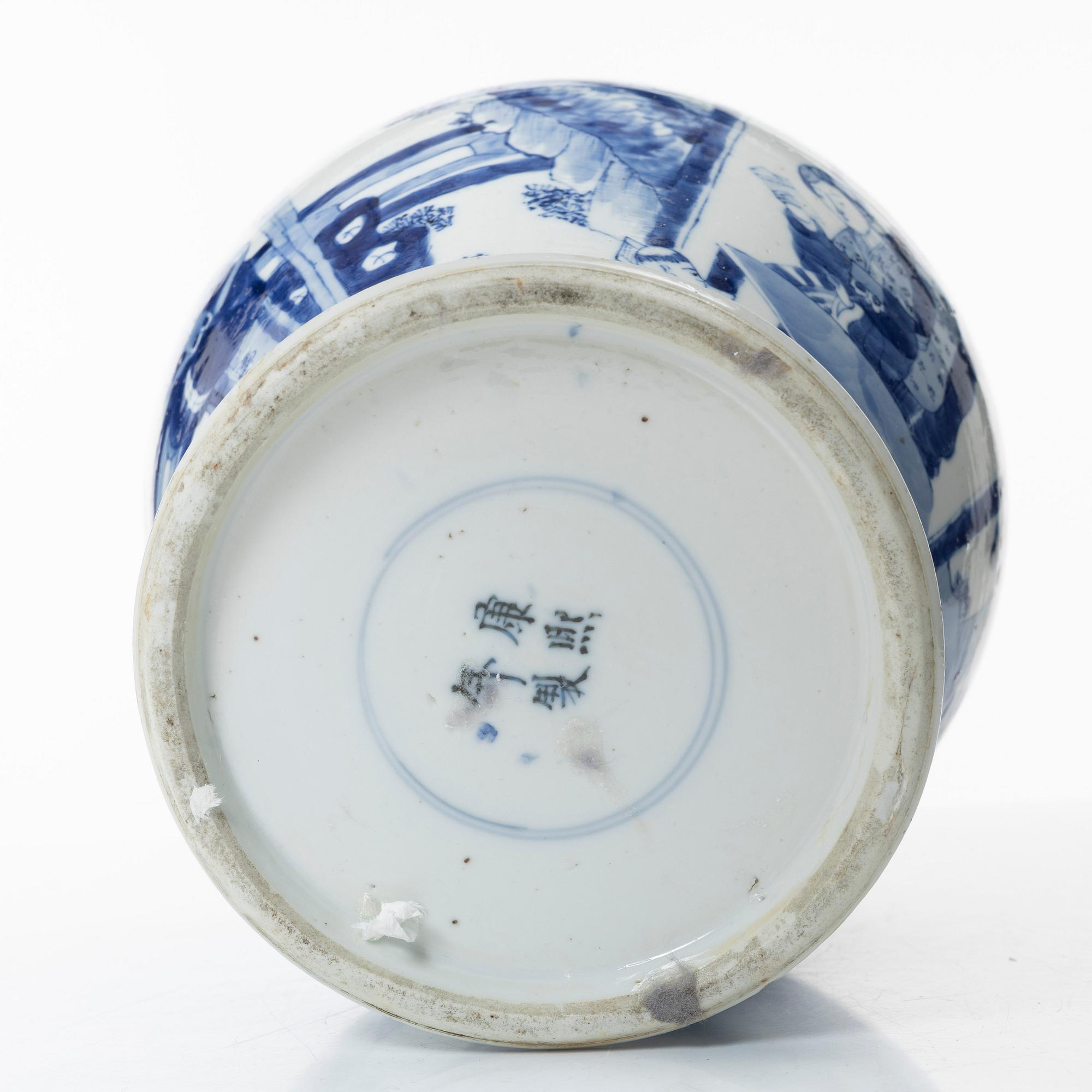 Urna med lock, porslin, Kina, Qingdynastin, 1800-tal.