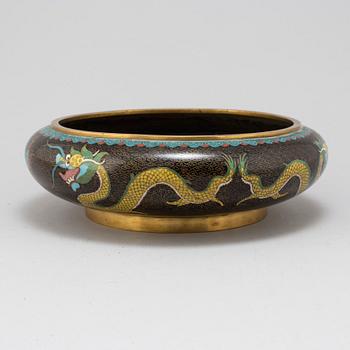 A large Chinese cloisonne bowl, early 20th century.