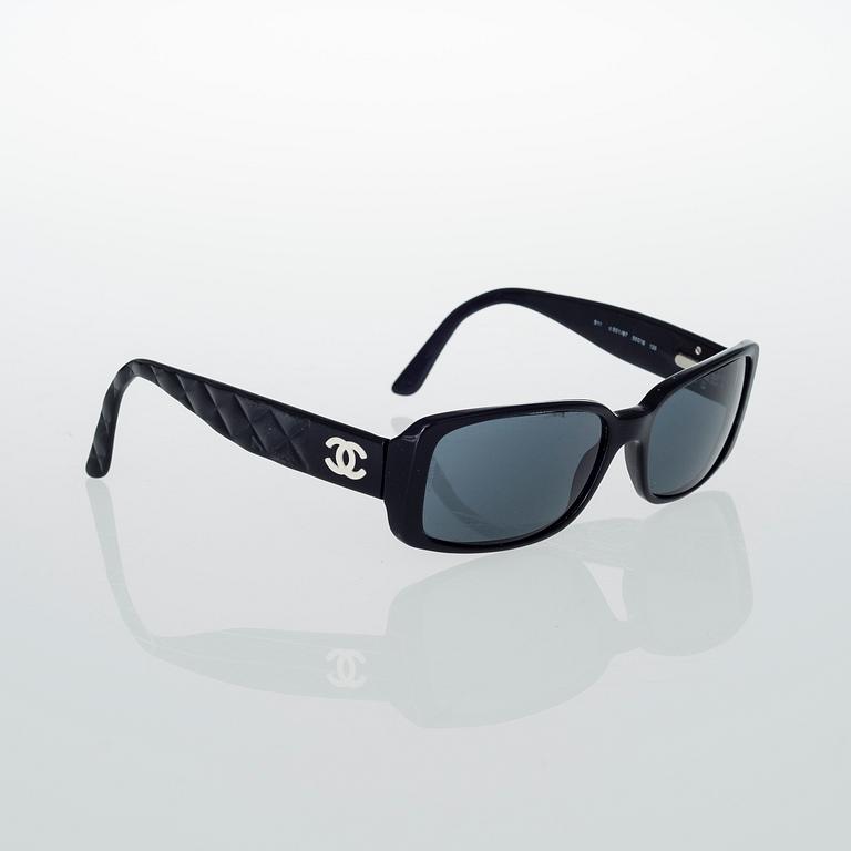 AURINKOLASIT, Chanel.