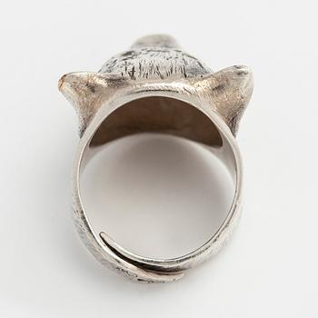 Eila Minkkinen, sormus, karhu, sterlinghopea, 2015.