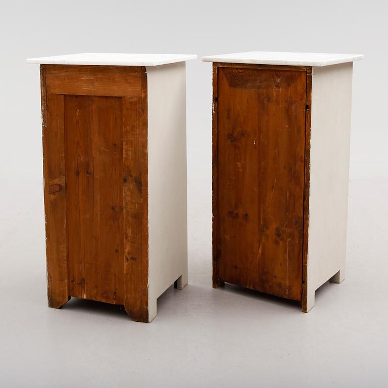 SÄNGBORD, 1 par, 1900-talets första hälft.