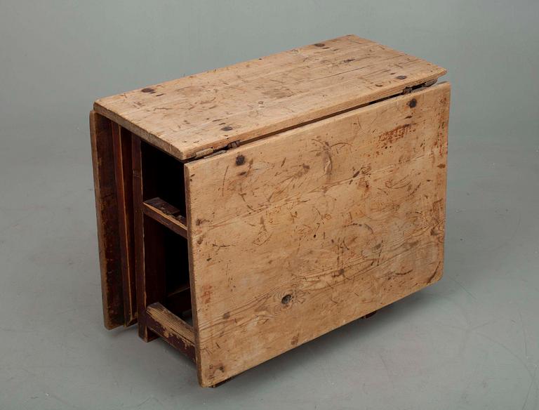 LÅGT KLAFFBORD, 1800-tal.