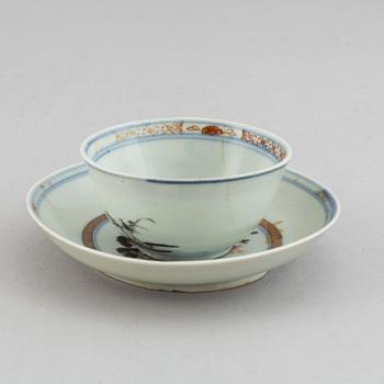 A ship wreck tea cup with stand, Qing dynasty, 18th Century.