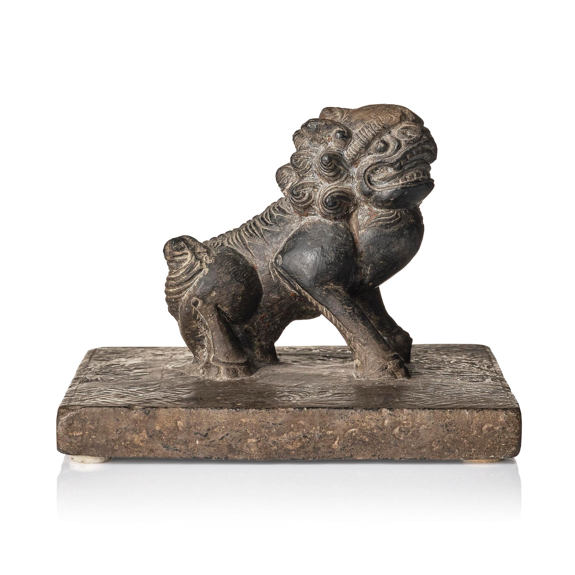 Pappersvikt, sten. Troligen sen Mingdynasti.