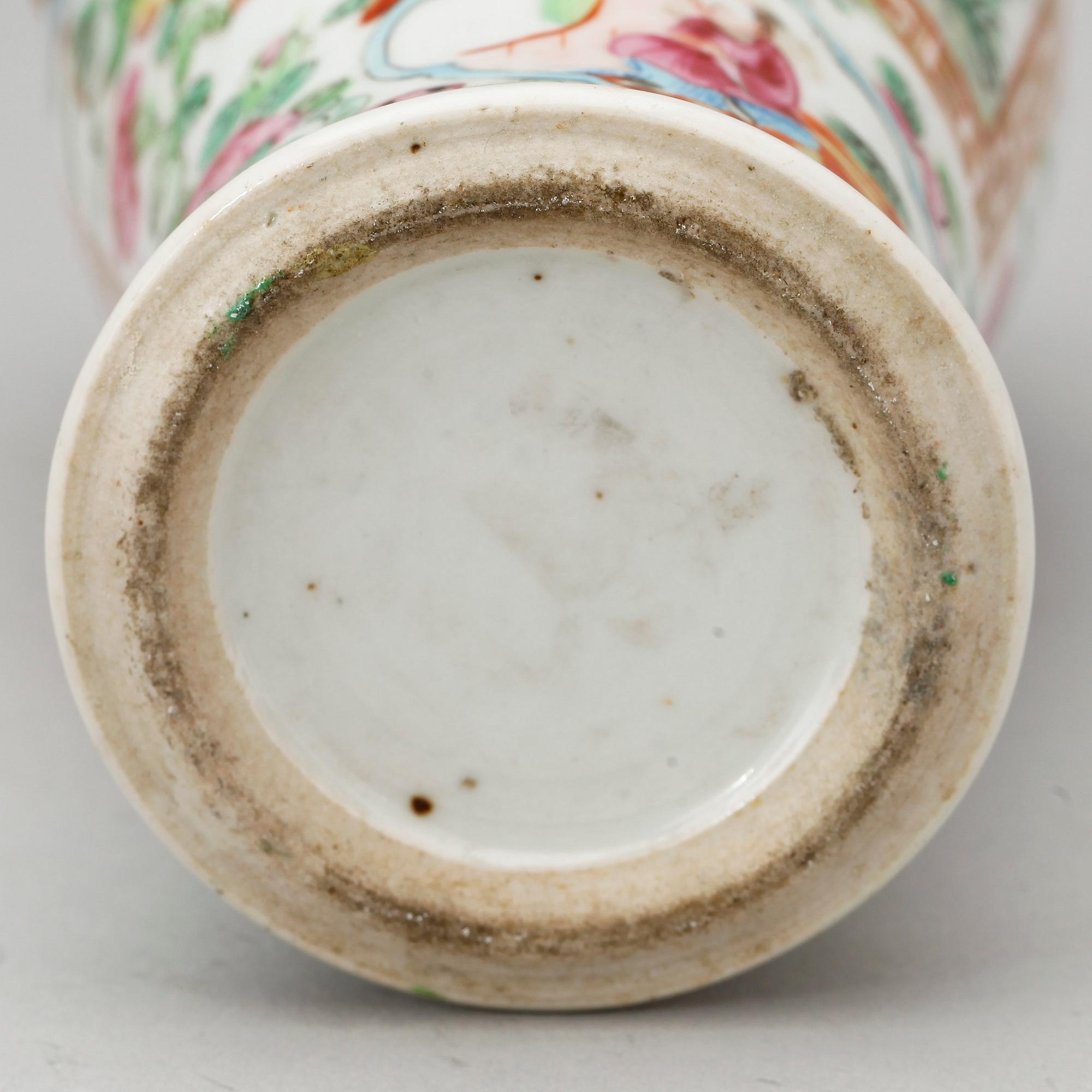 VASER, 2 st samt TEKANNA, porslin, Kina, Kanton, 1900-tal.