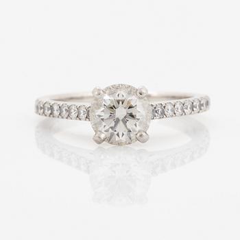 Round brilliant-cut diamond ring, De Beers, with GIA-certificate.
