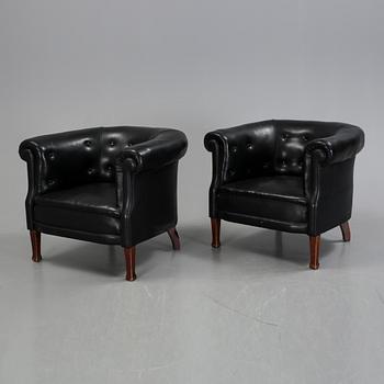 CLUBFÅTÖLJER ett par, 1900-talets första kvartal.