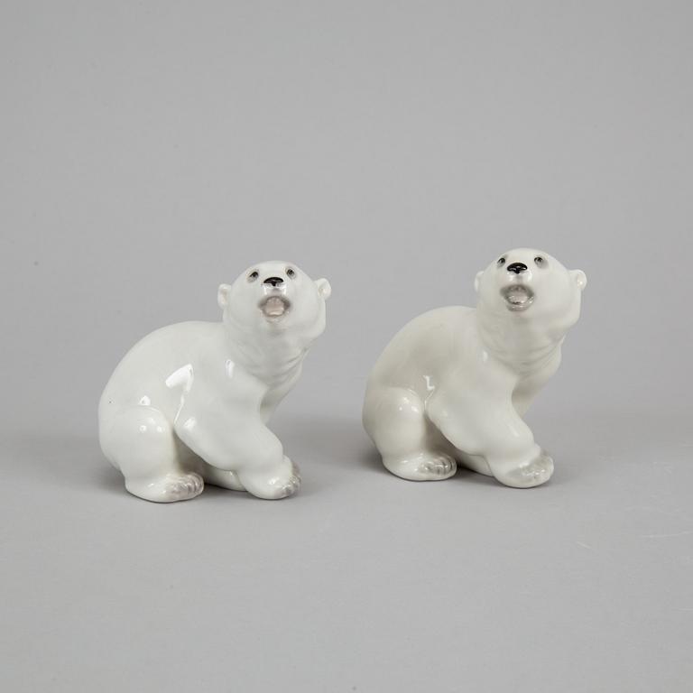 Lomonosov, two porcelain polar bears, Russia.