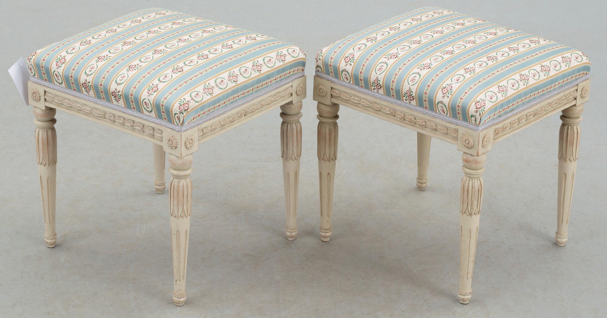 TABURETTER, ett par, sengustavianska, märkta EÖM, Erik Öhrmark, verksam 1777-1813 i Stockholm.