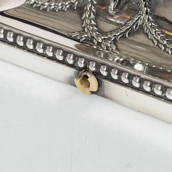 A pair och silver plated candelsticks, mark of  Elkington & Co, Birmingham, 1888-1890.