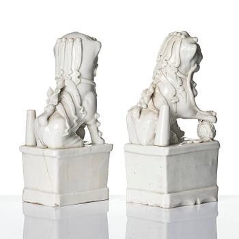 Two blanc de chine figures of buddhist lions/joss stick holders, Qing dynasty, Kangxi (1662-1722).