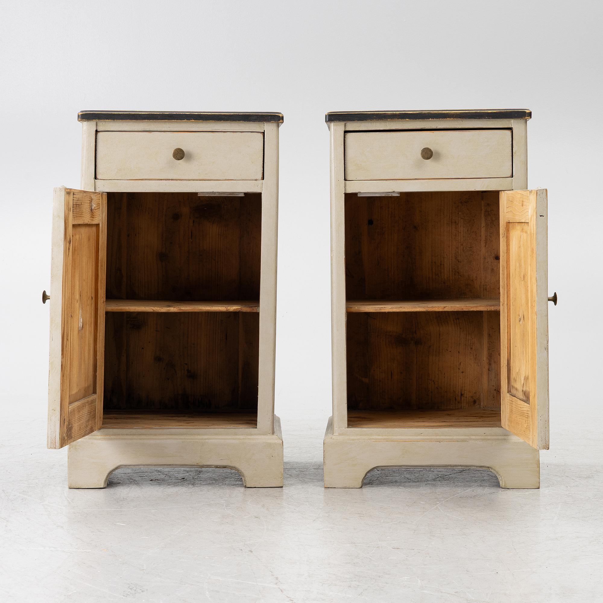 Bedside tables, a pair. Contemporary manufacture.