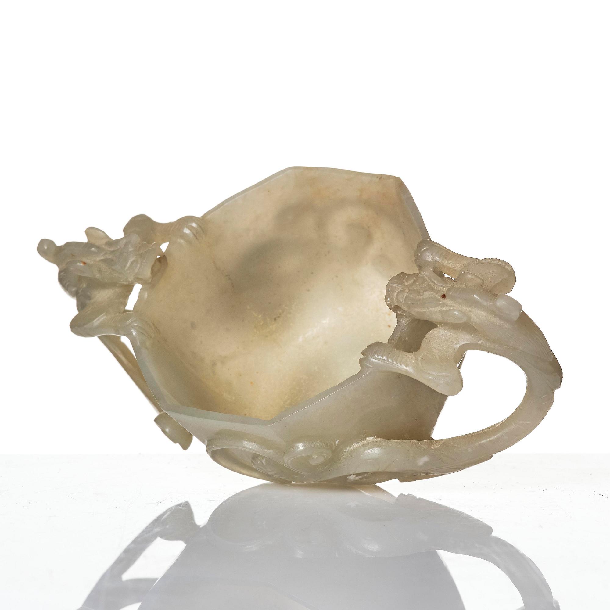 A carved nephrite cup with 'chilong' handles, late Qing dynasty/early 20th century.