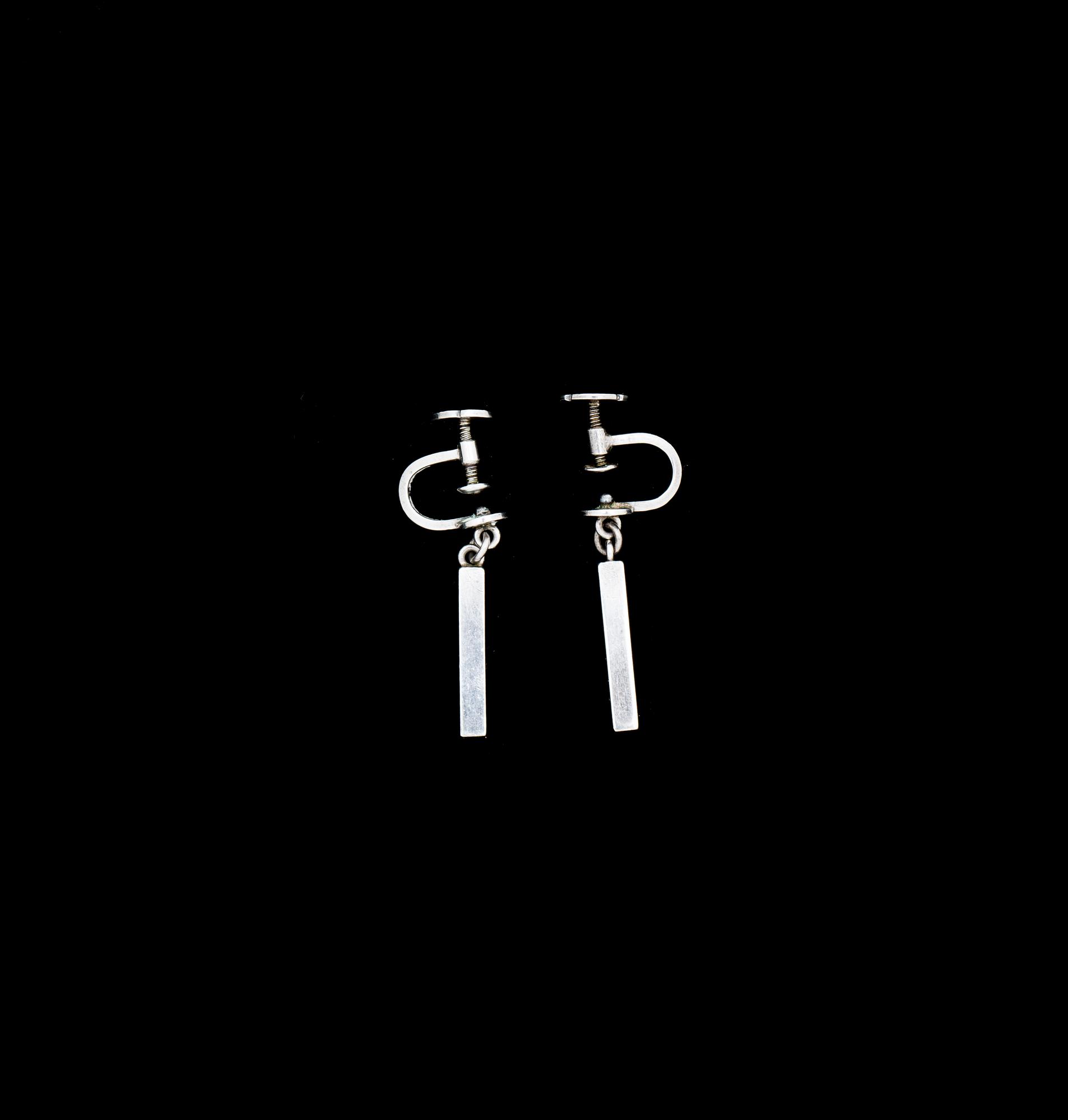 ÖRHÄNGEN, ett par. Silver. Wiwen Nilsson Lund, 1952. Vikt totalt ca 6 gram.