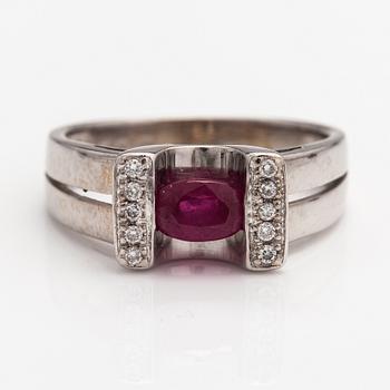 An 18K white gold ring with a ruby and diamonds ca. 0.067 ct in total.