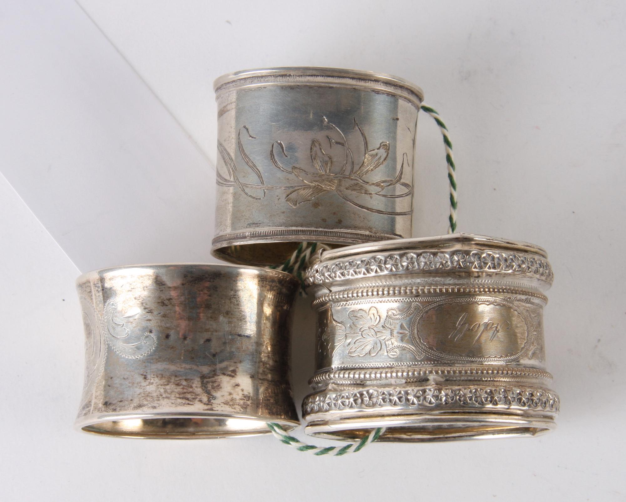 GRÄDDKANNA, silver, Bernt Erlandsson, Kristianstad, 1906 och SERVIETTRINGAR, 3 st.