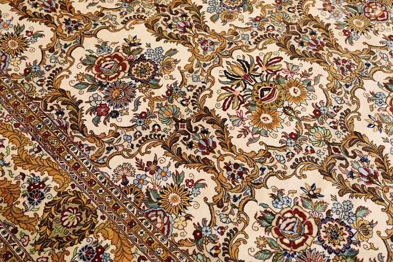 A part silk Ghom carpet, c. 420 x 310 cm.