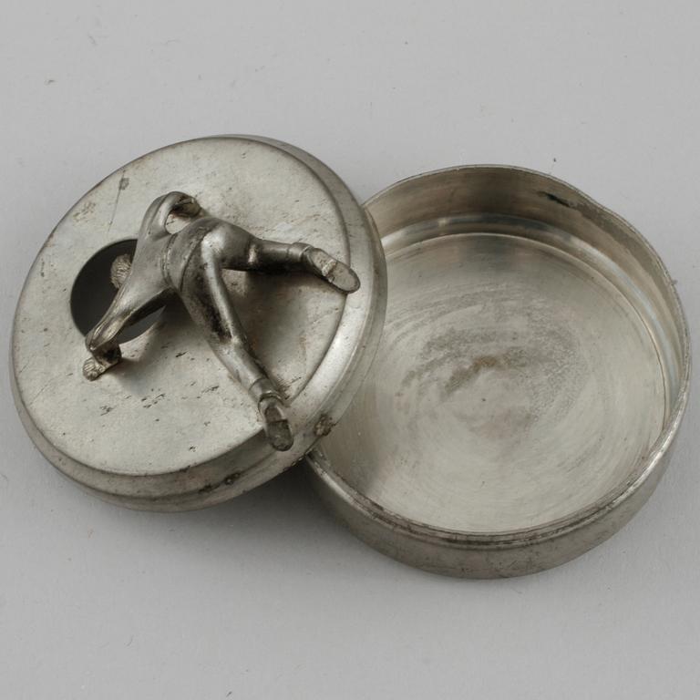 MANSCHETTKNAPPSASK, tenn, Widerholm & Dahlberg, Eskilstuna, 1900-tal.